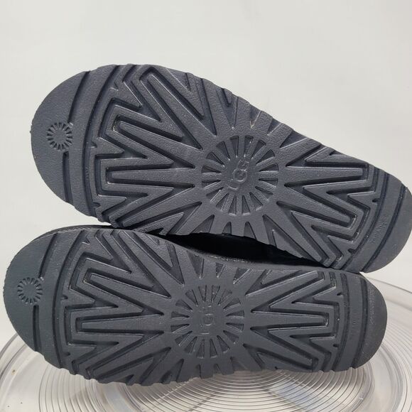 UGG CLASSIC SHORT II BLACK SUEDE SHEEPSKIN WATERPROOF WOMENS BOOTS SIZE US 7 NEW - Picture 6 of 8